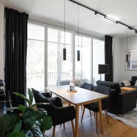 Stay Cozy - Apartment am See mit Pool und Sauna、バート・ザーローのホテル