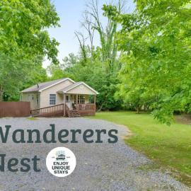 Wanderers Nest with a hot tub, khách sạn ở Chattanooga