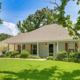 Updated Retreat w/ Outdoor Space in Flowood!, hotel en Flowood