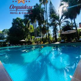 Orquideas Hotel & Cabañas โรงแรมในปูแอร์โตอีกวาซู