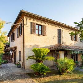 Maison Galu, hotel in Civitanova Marche