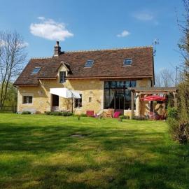 Maison percheronne avec jardin et jeux, proche de Bellême, idéale pour familles
