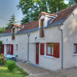 Maison historique en Touraine proche châteaux avec jardin & WiFi - FR-1-381-220, hôtel à Azay-sur-Cher