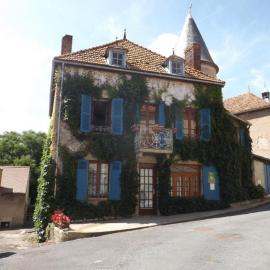Charmant gîte près d'un château avec jardin, terrasse, parking et WiFi, à 14 km de Vichy - FR-1-489-1