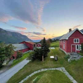 Historic Farmhouse In Scenic Isfjorden