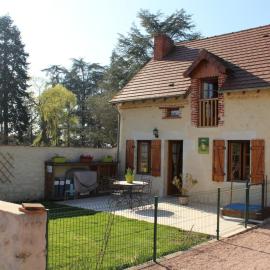 Gîte rénové avec terrasse, animaux admis près de St Pourçain, hotel a Barberier