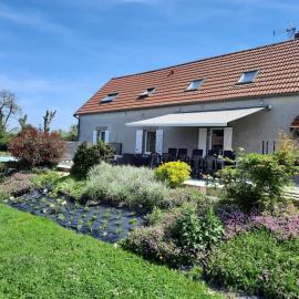 Ancienne longère rénovée avec piscine privative et animaux admis