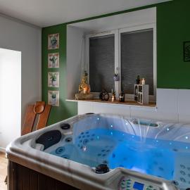 Gîte Chabrignac, jacuzzi et sauna privatif, piscine chauffée partagée, Wifi, salle de jeux, hotel a Beynat