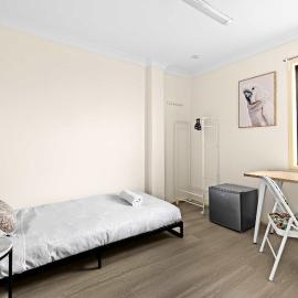 Serene Single Room in Canley Vale - Steps to Train & Local Dining - Shared Bathroom