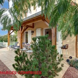 Gîte à Saint-Forgeux-Lespinasse avec Terrasse et Animaux Bienvenus