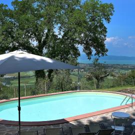 Historic Villa Overlooking Lake Trasimeno, hotel di Paciano
