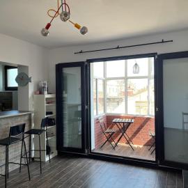 Sunny apartment with side view to the Danube