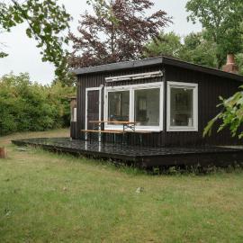Adorable Retro Home With Lovely Terrace, hotel em Bryrup