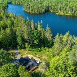 Spa pool Private Lake - Chalet Hello، فندق في Saint-Alphonse-Rodriguez
