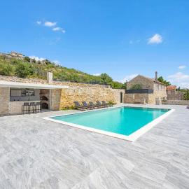 Stunning Home In Skradin