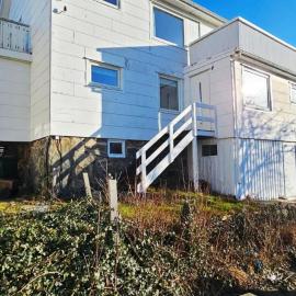 Large House with Two Apartments in Central Skärhamn SE09100, hotel u gradu Skärhamn