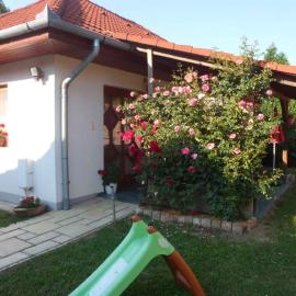 Holiday home Balatonbereny - Balaton 18044, hotel di Balatonberény