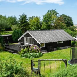 2 Bedroom Lovely Home In Hejls, Hotel in Hejls