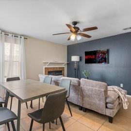 Up to 6 Guests - Stylish Retreat