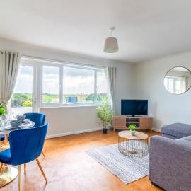 Beautiful Sea View 2 bedroom Sleeps 6-Free Parking, hotel a Bournemouth