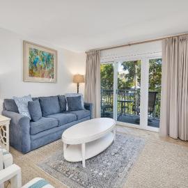 Oceanfront Gem: Pool, Beach & Prime Location, hotel din Saint Simons Island