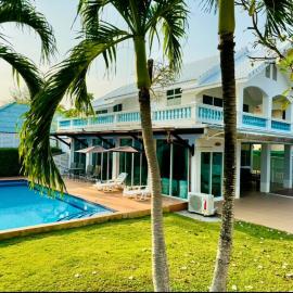 FANTA SEA - POOL VILLA short walk to BEACH - Up to 8 Guests, hotel u gradu 'Pran Buri'