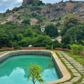 Prabancha Ethnic & Earthen Villa Resorts, hotel di Māgadi