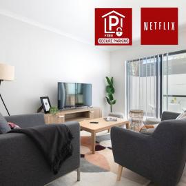 Modern Cozy spacious 3 bdrm 2bath,FREO,Parking,AC, hotel u Perthu