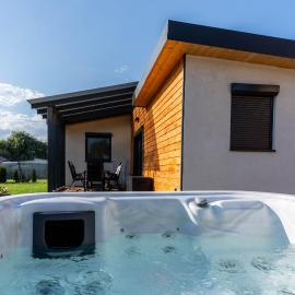 Tan'n'baum jacuzzi house Balatonfenyves, hotel in Balatonfenyves