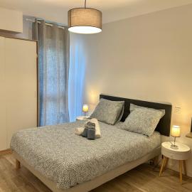 Appartement T2 Lanester -Centre avec terrasse، فندق في لانستير