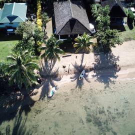 Happy T Beach House, Hotel in Haapiti