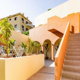 The Secret Yard, hotel v Larnake