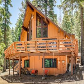 Big Trees Cabin: Sauna, Outdoor soaking Tub/shower