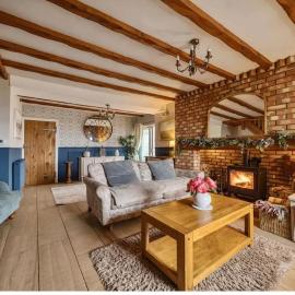 1 Engine Row Beautiful 3 Bedroom Cottage、Penclawddのホテル