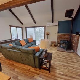 Rustic Mountain Escape Waterpark, Ski & Views!, hotel u gradu Tanersvil