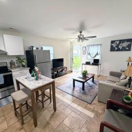 Renovated 2 Bedroom in Durham! Superhost!, hotel a Durham