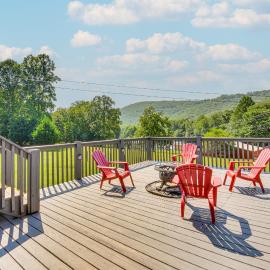 Hiawassee Cabin Near Lake Chatuge + AT Trailheads, Hotel in Hiawassee