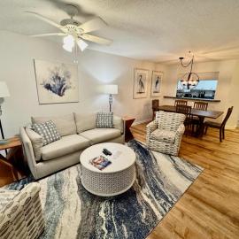 Best at the Beach 2 bed 2 ba Pet Friendly Retreat