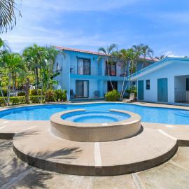 Coco - Laguna Azul Poolside Condo, hotel u gradu Coco