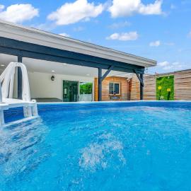Kendale Lakes에 위치한 호텔 Pool & Canal-View Townhouse | Miami Oasis + BBQ