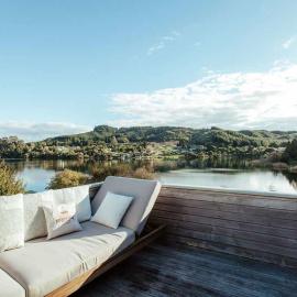 Okere Lake House - Lakefront with Private Jetty, hotel in Okere Falls