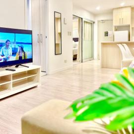 High-Floor 2BR Apartment Near Sky Tower Pool Gym V182