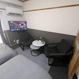 Doggo Inn ベッド4台でゆったり宿泊 新潟駅徒歩7分 コンビニ徒歩1分 ペットと泊まれる宿, hotel di Niigata