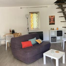 Maison Kyprea: charmant appartement /duplex , spacieux, tout confort avec terrasse extérieure privée, parking privatif , vue pittoresque sur la citadelle de Corté et les montagnes., hotel v destinácii Corte