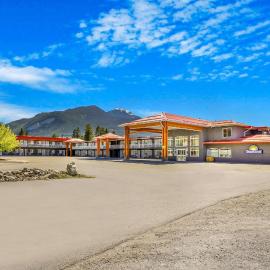 Days Inn by Wyndham Golden โรงแรมในโกลเดน