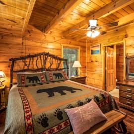 Cabin With Hot tub & patio in Smoking Mountain