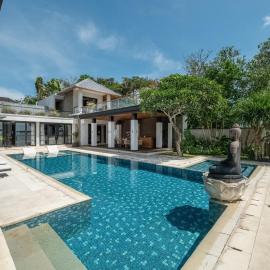 Beachfront Escape Villa, Hotel in Ujung