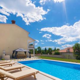 Villa Petra, a romantic and spectacular villa near the sea