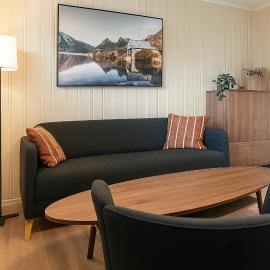Leilighet sentralt i Bud, hotel em Bud
