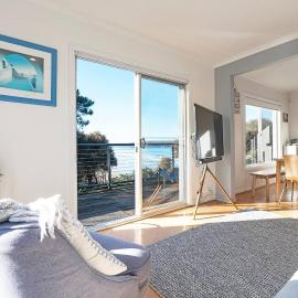 Seascape Cottage - Headland Stay near Whale Watching, Hotel in Dodges Ferry